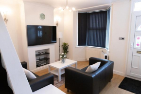 Gillingham Two bedroom house with garden and free parking